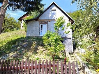 CHATA NA CELOROČNÉ BÝVANIE – POD HUROU, STROPKOV