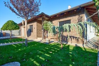 Veľkometrážny 4iRD (140m2) +bazén+terasa+garáž, Veľký Meder