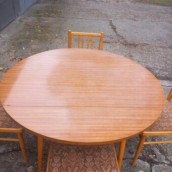 Predám skladací okrúhly jedálenský stvôl spolu stoličky