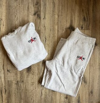 Supreme x Jordan súprava