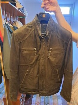 Poľovnícky kabát a kožená bunda