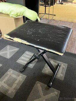 Nastaviteľná stolička na keyboard