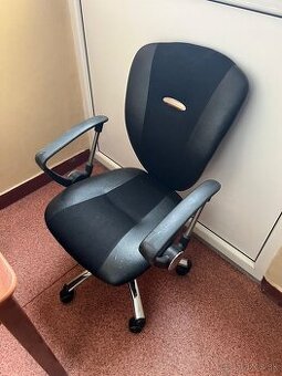 Kancelárska stolička kreslo na koliečkách