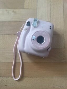 Predám instax mini 11