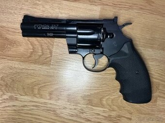 Airsoft revolver