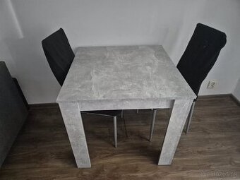 Predám málo používaný stôl so stoličkami ako novy