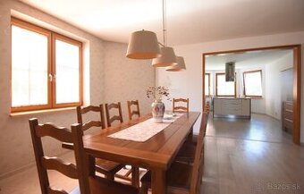 Na predaj krásny Rodinný dom,Trenčín-Zlatovce, pozemok 900m2