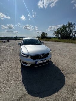 VOLVO XC40 T4 AWD Momentum
