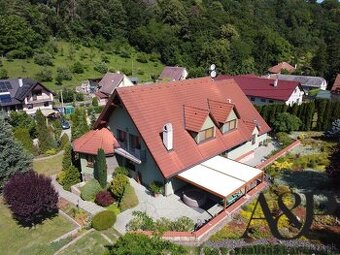 NA PREDAJ VÝNIMOČNÁ RODINNÁ VILA, POZEMOK 8000M2, PRIETRŽ, o