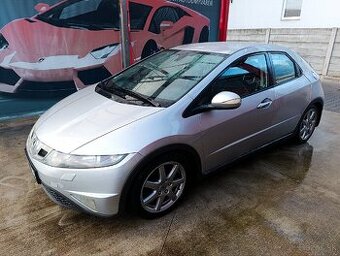 Honda Civic 8g 1.8 V-tec 16v benzín 103kw M6 Nová STK a EK