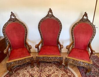 Set troch starožitnýh masívnych kresiel