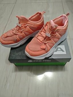 Dievčenská vychádzková obuv veľ.31