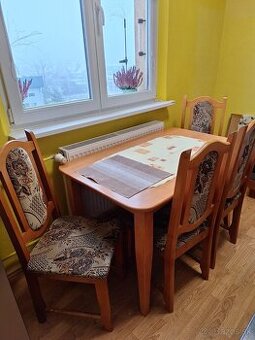 Predám stôl + 4ks stoličiek z masívu