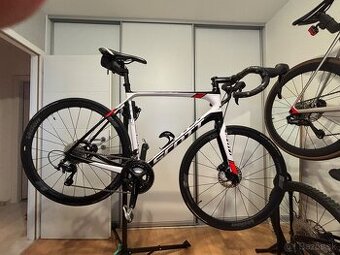 Cestný karbónový bike Scott