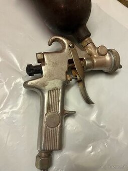 Predám staršiu málo používanú striekaciu pištoľ.