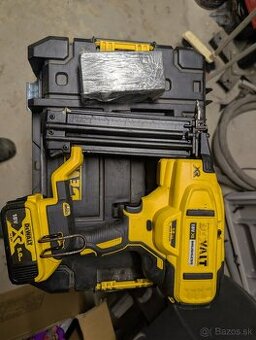 DeWalt klincovacka dcn680