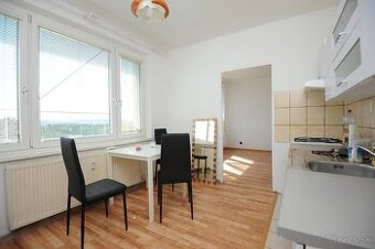 Prerobený 2-izbový byt s krásnym výhľadom na mesto