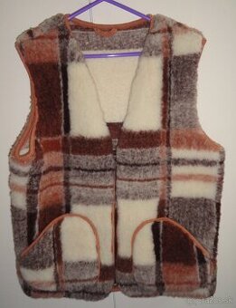 Vesta z ovčieho runa