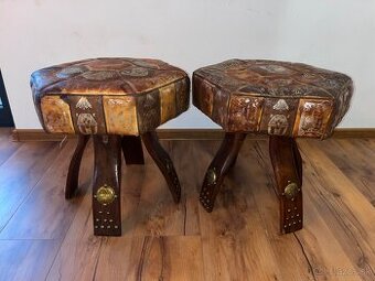 Orientálne ručne zdobené taburety z pravej kože – 2 ks