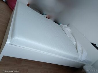 Posteľ s roštom 160/200+Kvalitný nový matrac