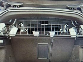 Peugeot 508 sw  mreža na psa