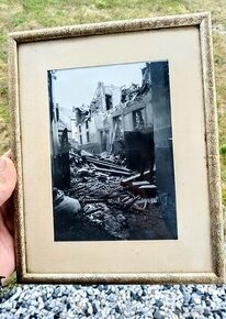 Historická fotografia ulica, dom, ruiny, trosky