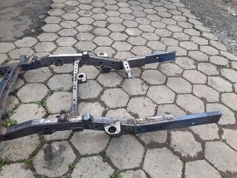 Toyota Hilux 06-15 zadná polka Rámu