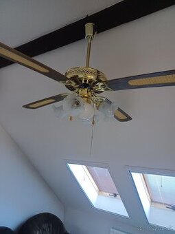 Stropný ventilator s osvetlenim