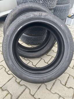 225/45R18