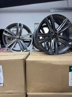 5x112 r18 Sebring top stav 8Jet40 Passat b8 tiguan Arteon