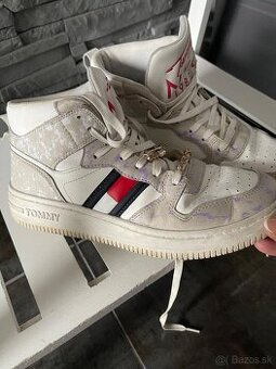 Tommy hilfiger limit edicia v.40
