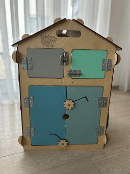 Activity board BusyKids domček pre chlapcov