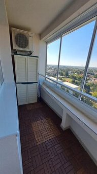 Na prenájom priestranný slnečný 3 izbový byt so zasklenou lo