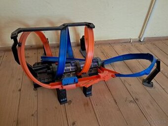 Hotwheels Corkscrew Crash