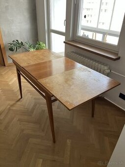 Poctivý retro rozkladací jedálenský stôl z masívu 70 roky