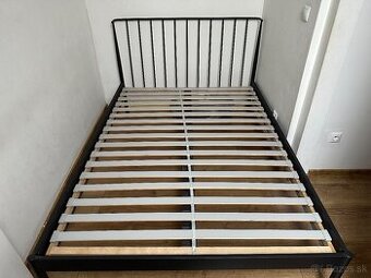 Kovová posteľ 140x200 cm s roštom