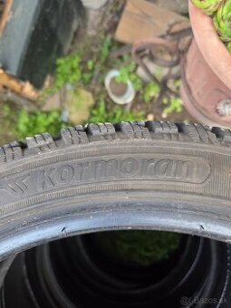 Predám zimné pneumatiky R17 215/40