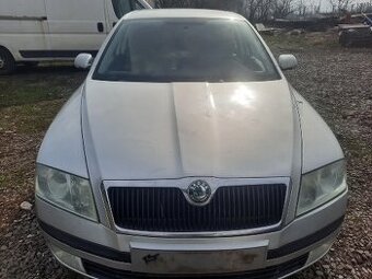 Rozpredam Skoda Octavia 2 1,9tdi 77kw farba 9156,strieborna