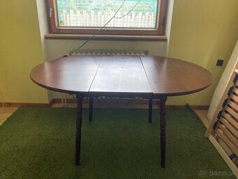 Za symbolickú cenu predám rozkladací jedálenský stôl