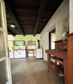ZNÍŽENÁ CENA: Chalupa, pozemok: 830 m2, pri jazere, Banský S