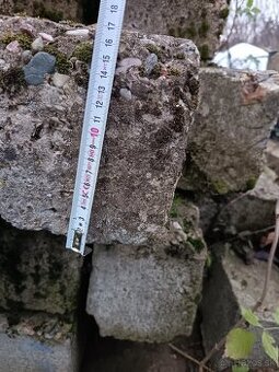 Predám betónové stĺpy