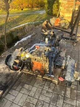 Zetor 7245 - prevodovka- diferak- hydraulika- portále