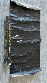 Čierna nalepovacia tabuľa s 2 kriedami 45x100 cm