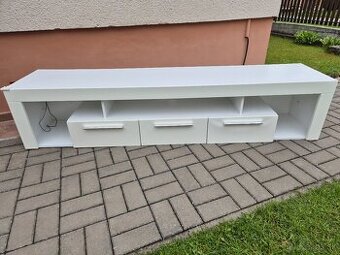 Skrinka pod televízor