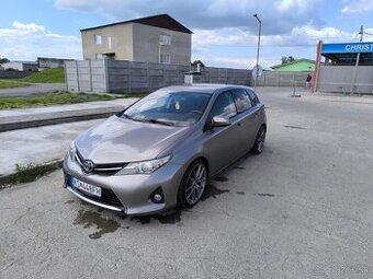 Toyota Auris 1.6 l 97kw 6MT