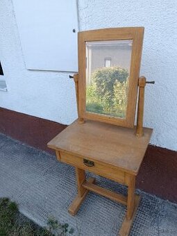 Starožitný toaletný stolík