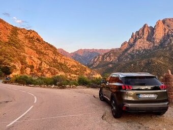 Peugeot 3008 1,6 BlueHDi Allure s bohatou výbavou