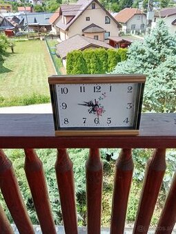 Predám stolové hodiny