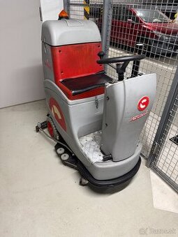 Umývací stroj Comac tripla 24b