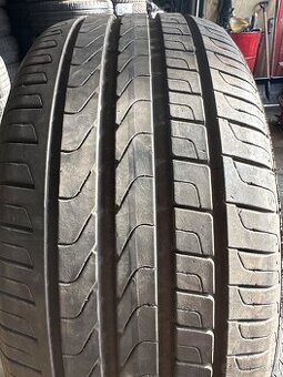 225/40R18 - 1
